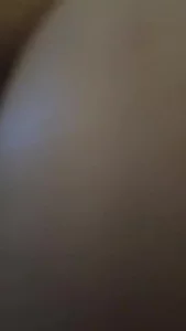 这丝拉 漉漉的小骚屄，想插吗？一滑到底哦！