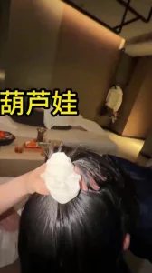 当着朋友的面  偷偷操她媳妇